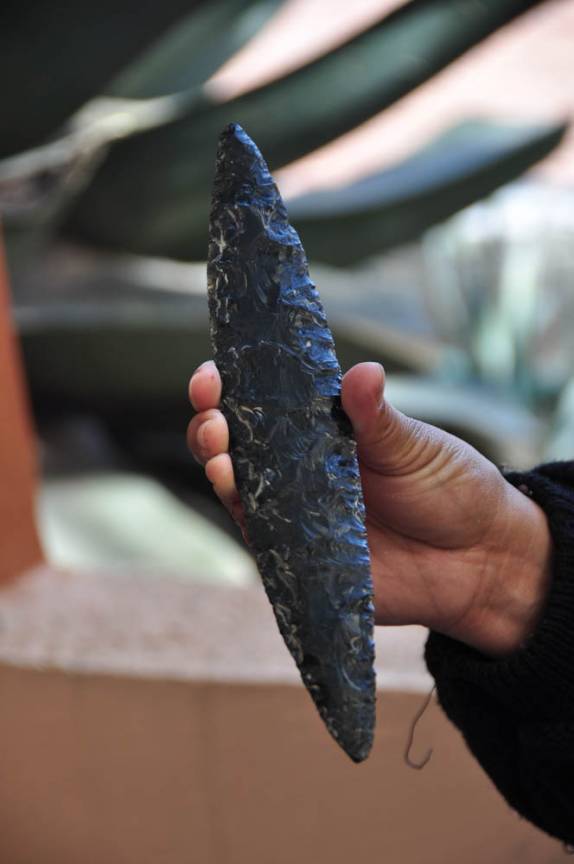 Ferramenta de corte feita com obsidiana, a pedra vulcânica. Próximo às ruínas de Teotihuacán, ao norte da Cidade do México